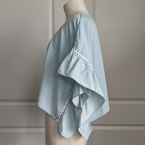 BCBGeneration Top Cropped Ruffled Short Sleeve White Eyelet Chambray Blue L NWT - Picture 6 of 16